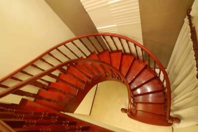 貴陽原木樓梯廠家直銷